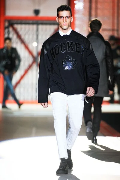 Look 29